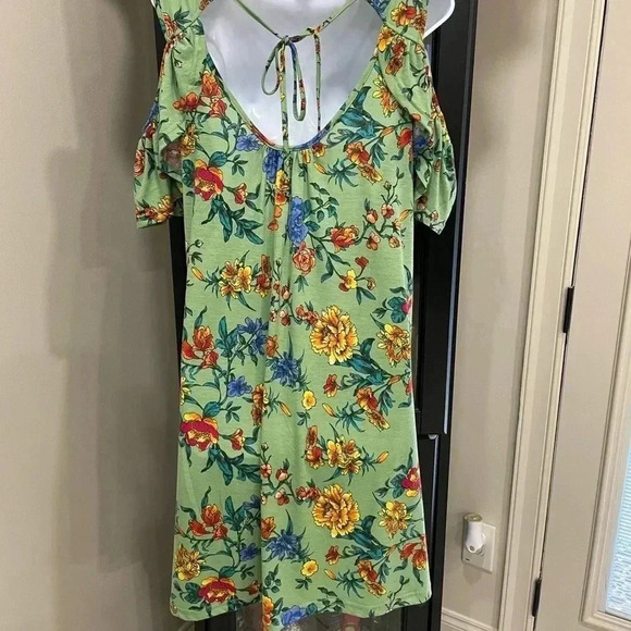 GREEN FLORAL PEEK A BOO SHOULDER DRESS SIZE XL - Picture 2 of 3